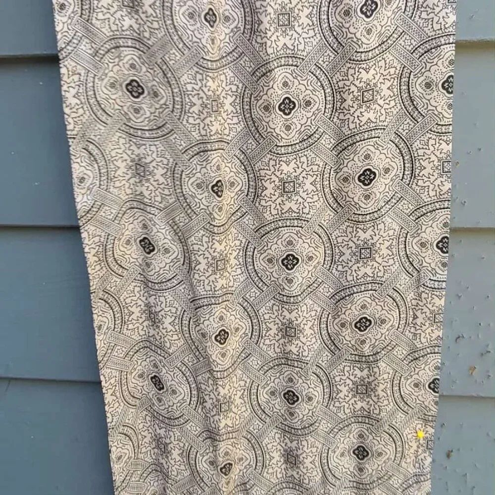 Vintage Echo Tan Black Medallion long scarf